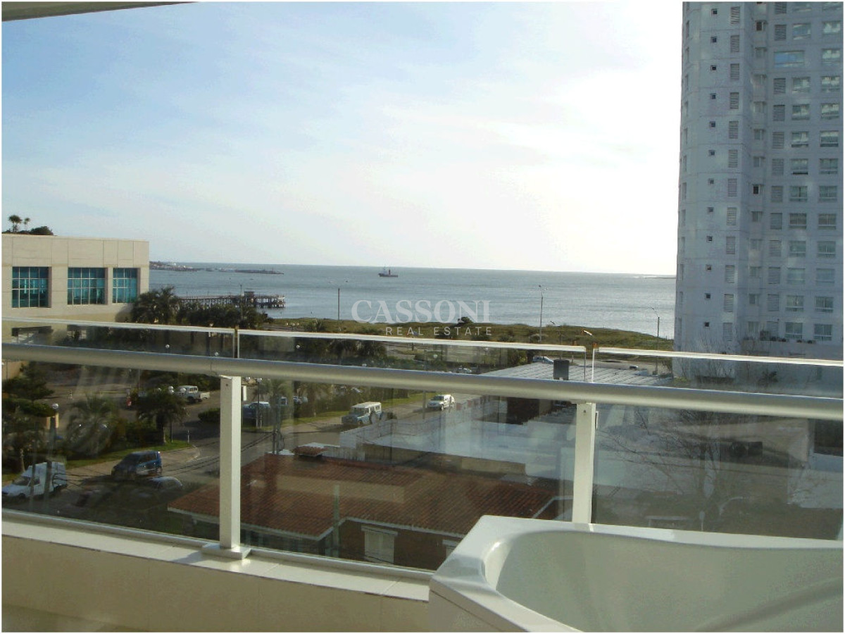 Apartamento ID.3860 - Apartamento en SEASONS TOWER, Mansa, Punta del Este, 2 Dormitorios.