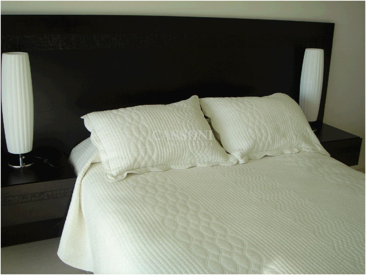 Apartamento ID.3860 - Apartamento en SEASONS TOWER, Mansa, Punta del Este, 2 Dormitorios.