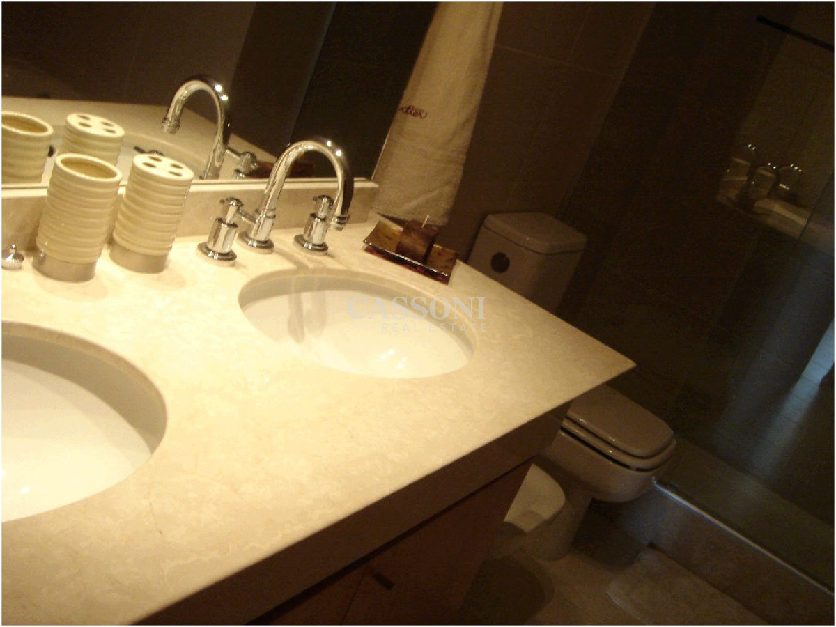 Apartamento ID.3860 - Apartamento en SEASONS TOWER, Mansa, Punta del Este, 2 Dormitorios.