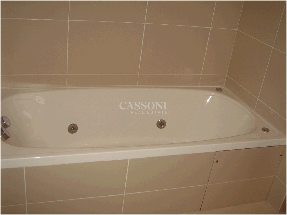 Apartamento ID.3860 - Apartamento en SEASONS TOWER, Mansa, Punta del Este, 2 Dormitorios.
