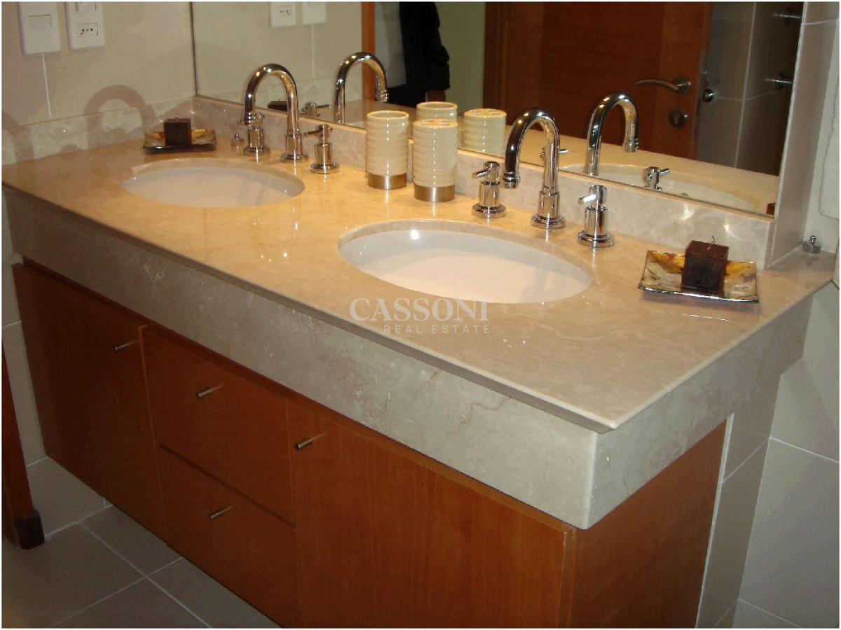 Apartamento ID.3860 - Apartamento en SEASONS TOWER, Mansa, Punta del Este, 2 Dormitorios.