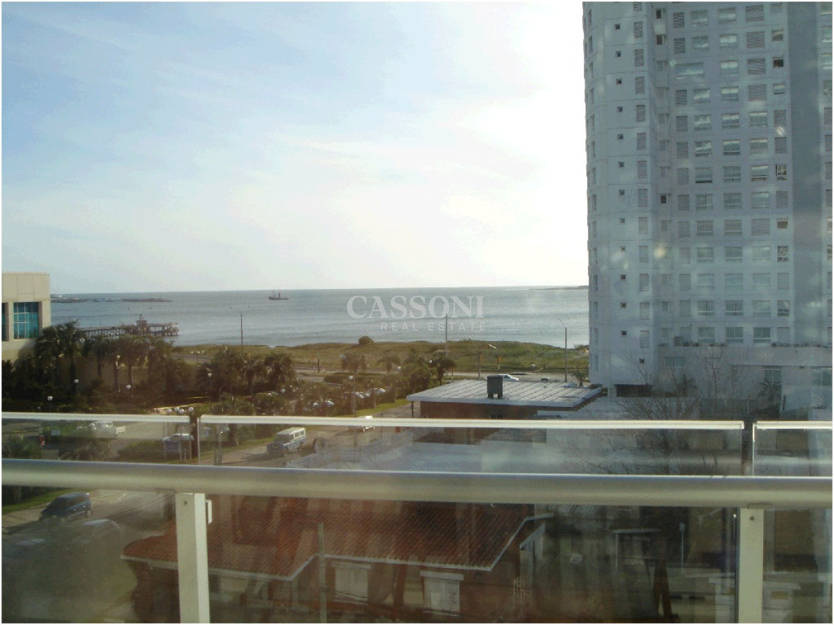 Apartamento ID.3860 - Apartamento en SEASONS TOWER, Mansa, Punta del Este, 2 Dormitorios.