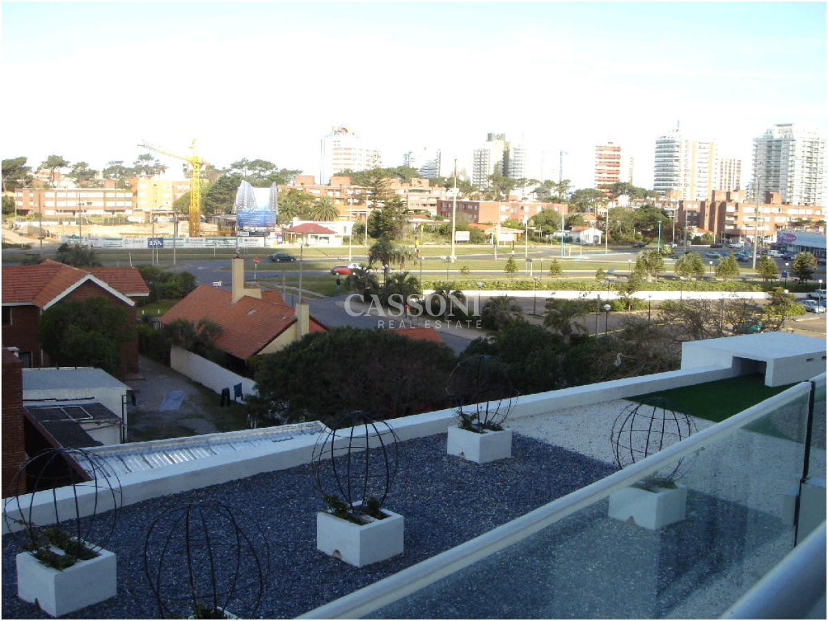 Apartamento ID.3860 - Apartamento en SEASONS TOWER, Mansa, Punta del Este, 2 Dormitorios.