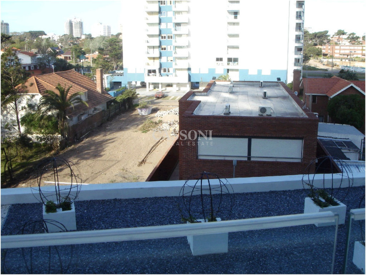 Apartamento ID.3860 - Apartamento en SEASONS TOWER, Mansa, Punta del Este, 2 Dormitorios.