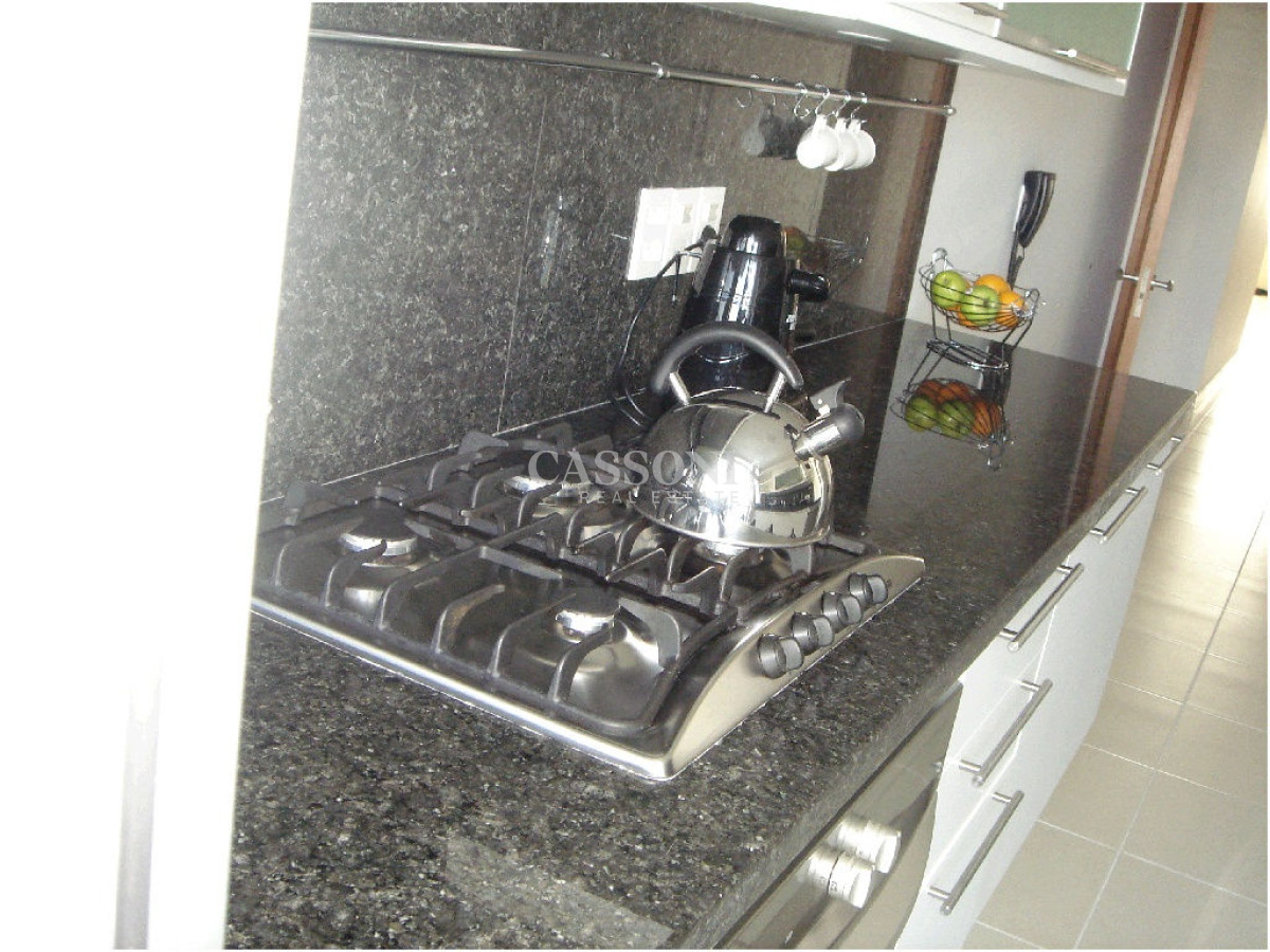 Apartamento ID.3860 - Apartamento en SEASONS TOWER, Mansa, Punta del Este, 2 Dormitorios.