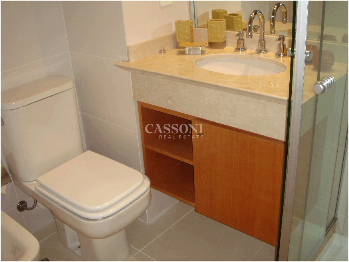 Apartamento ID.3860 - Apartamento en SEASONS TOWER, Mansa, Punta del Este, 2 Dormitorios.