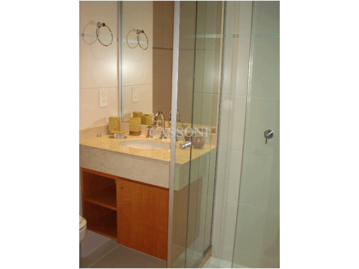 Apartamento ID.3860 - Apartamento en SEASONS TOWER, Mansa, Punta del Este, 2 Dormitorios.