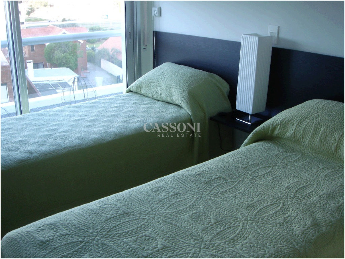 Apartamento ID.3860 - Apartamento en SEASONS TOWER, Mansa, Punta del Este, 2 Dormitorios.