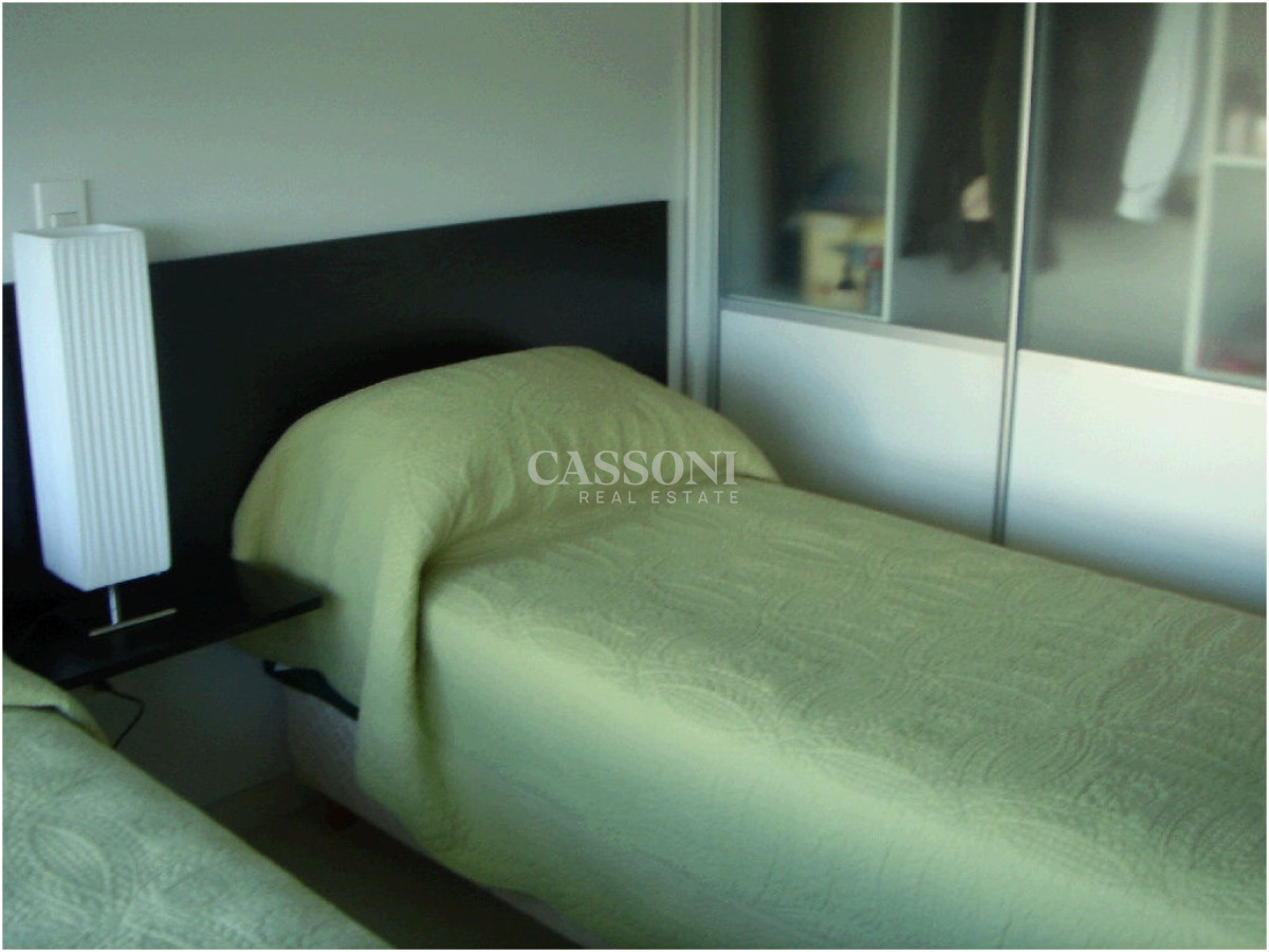 Apartamento ID.3860 - Apartamento en SEASONS TOWER, Mansa, Punta del Este, 2 Dormitorios.