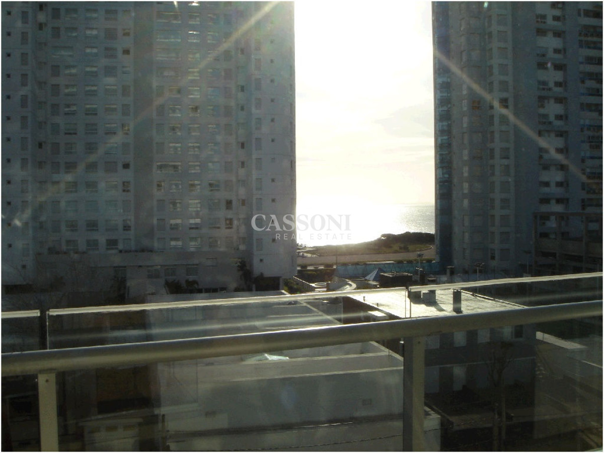 Apartamento ID.3860 - Apartamento en SEASONS TOWER, Mansa, Punta del Este, 2 Dormitorios.