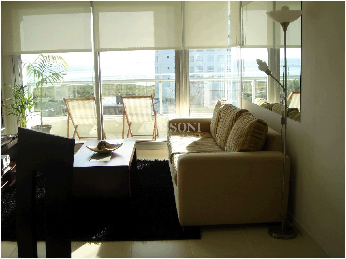 Apartamento ID.3860 - Apartamento en SEASONS TOWER, Mansa, Punta del Este, 2 Dormitorios.
