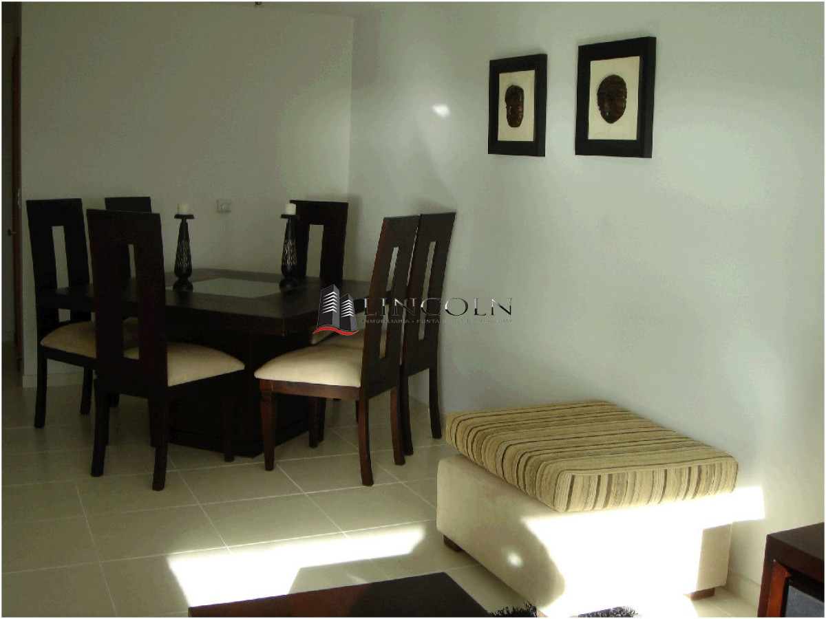 Apartamento en SEASONS TOWER, Mansa, Punta del Este, 2 Dormitorios. - LLN932A