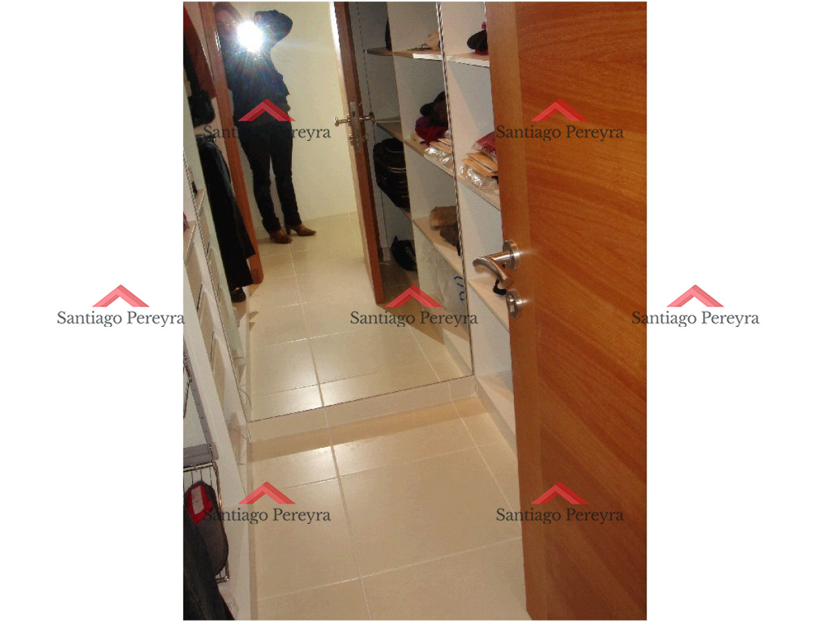 Apartamento ID.6978 - Apartamento en SEASONS TOWER, Mansa, Punta del Este, 2 Dormitorios.