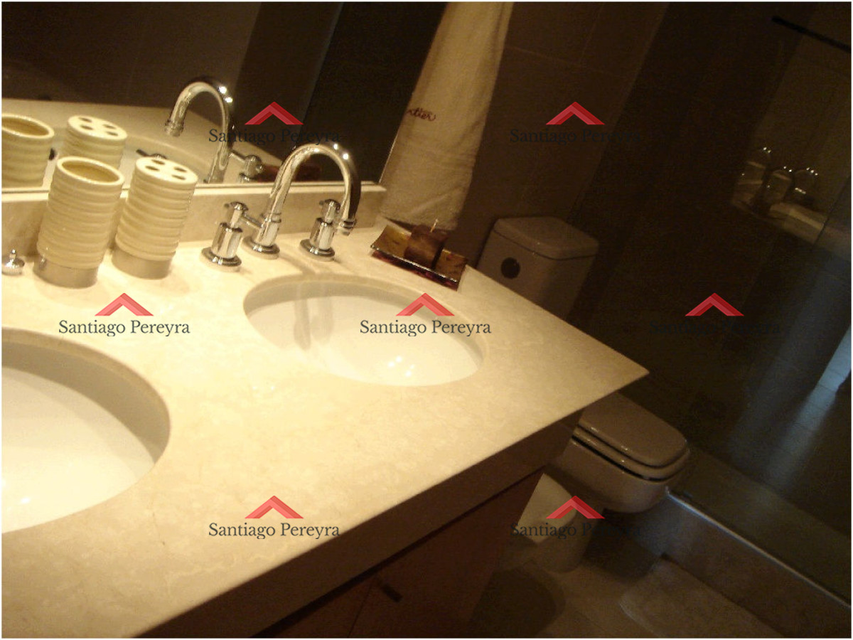 Apartamento ID.6978 - Apartamento en SEASONS TOWER, Mansa, Punta del Este, 2 Dormitorios.