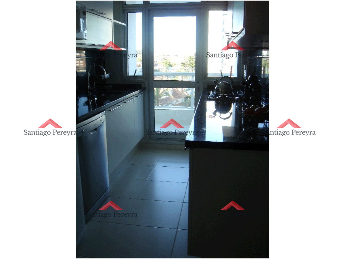 Apartamento ID.6978 - Apartamento en SEASONS TOWER, Mansa, Punta del Este, 2 Dormitorios.