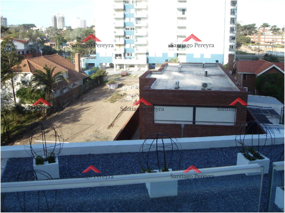 Apartamento ID.6978 - Apartamento en SEASONS TOWER, Mansa, Punta del Este, 2 Dormitorios.