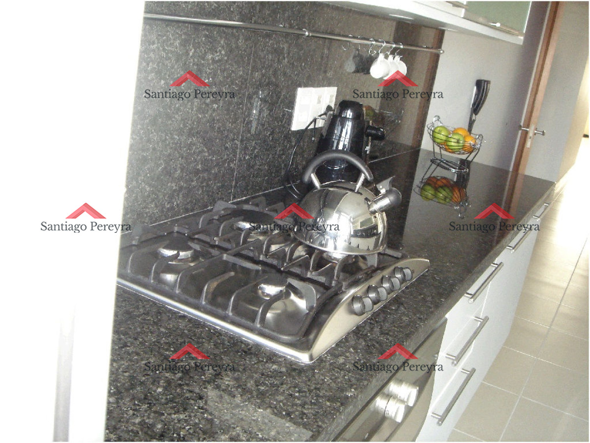 Apartamento ID.6978 - Apartamento en SEASONS TOWER, Mansa, Punta del Este, 2 Dormitorios.