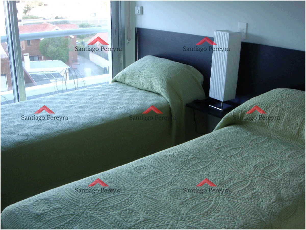 Apartamento ID.6978 - Apartamento en SEASONS TOWER, Mansa, Punta del Este, 2 Dormitorios.