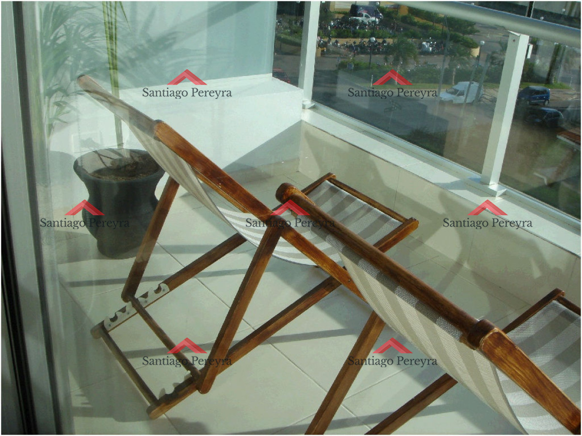 Apartamento ID.6978 - Apartamento en SEASONS TOWER, Mansa, Punta del Este, 2 Dormitorios.