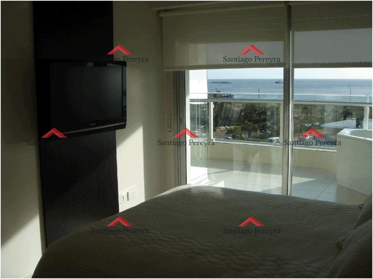 Apartamento ID.6978 - Apartamento en SEASONS TOWER, Mansa, Punta del Este, 2 Dormitorios.