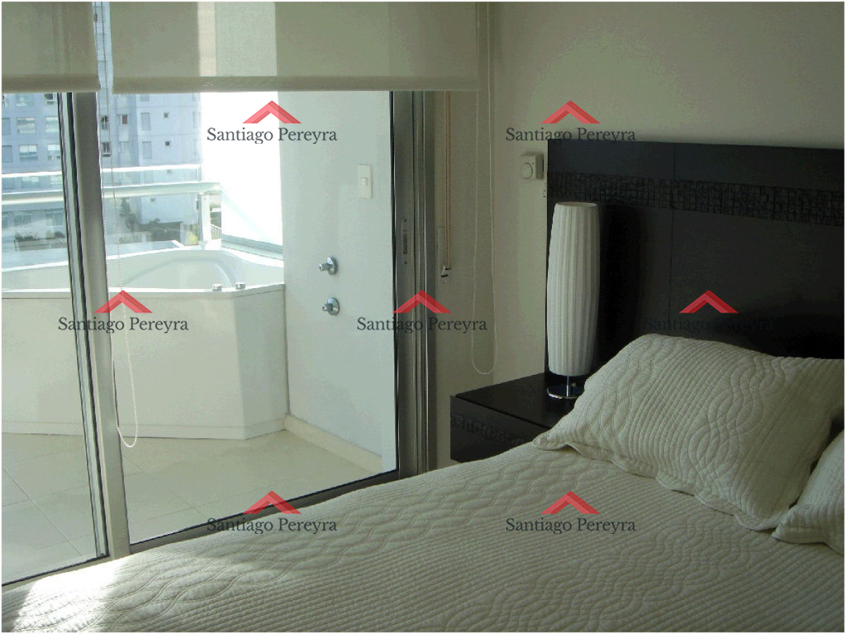 Apartamento ID.6978 - Apartamento en SEASONS TOWER, Mansa, Punta del Este, 2 Dormitorios.