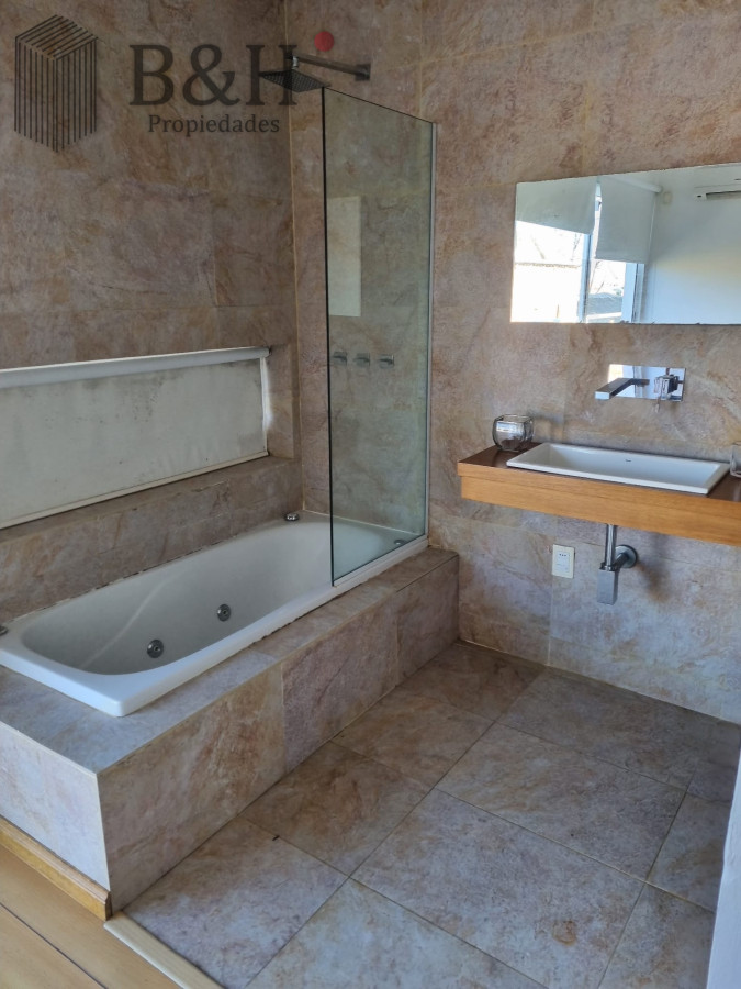 Casa ID.1060 - Casa de estilo minimalista próxima al mar.