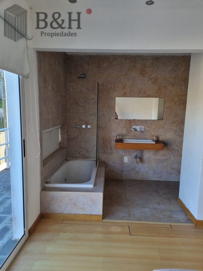 Casa ID.1060 - Casa de estilo minimalista próxima al mar.