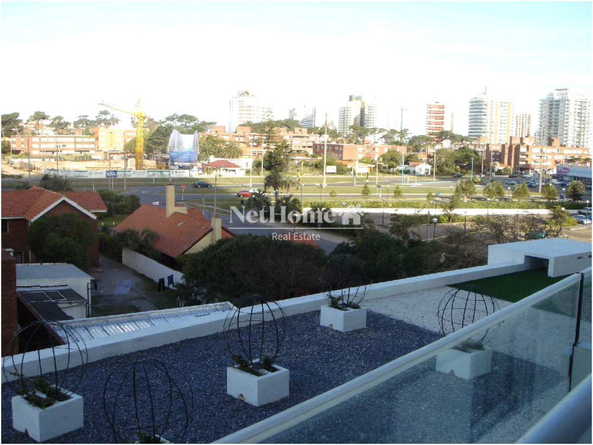 Apartamento ID.222 -  Playa Mansa Apartamento 2 Dormitorios A pasos del Océano Amenities Completos
