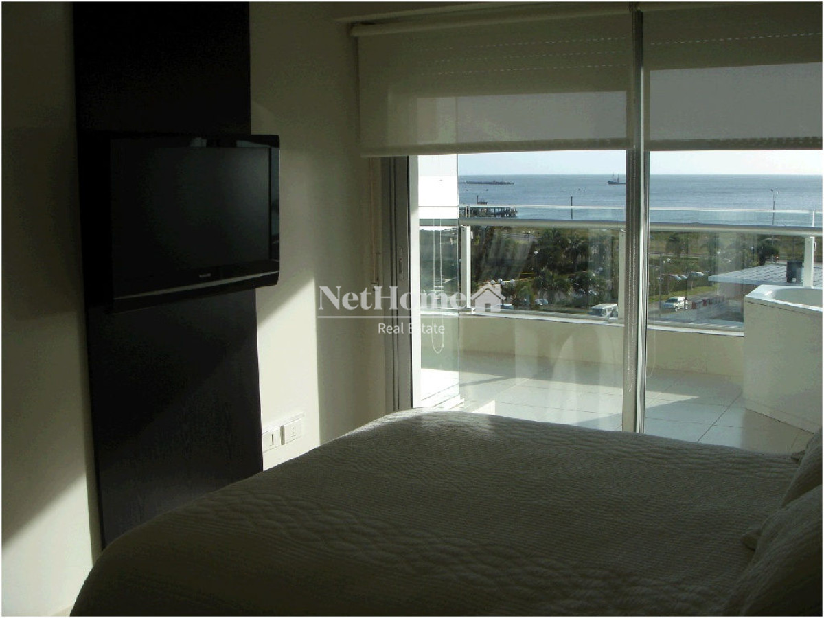 Apartamento ID.222 -  Playa Mansa Apartamento 2 Dormitorios A pasos del Océano Amenities Completos