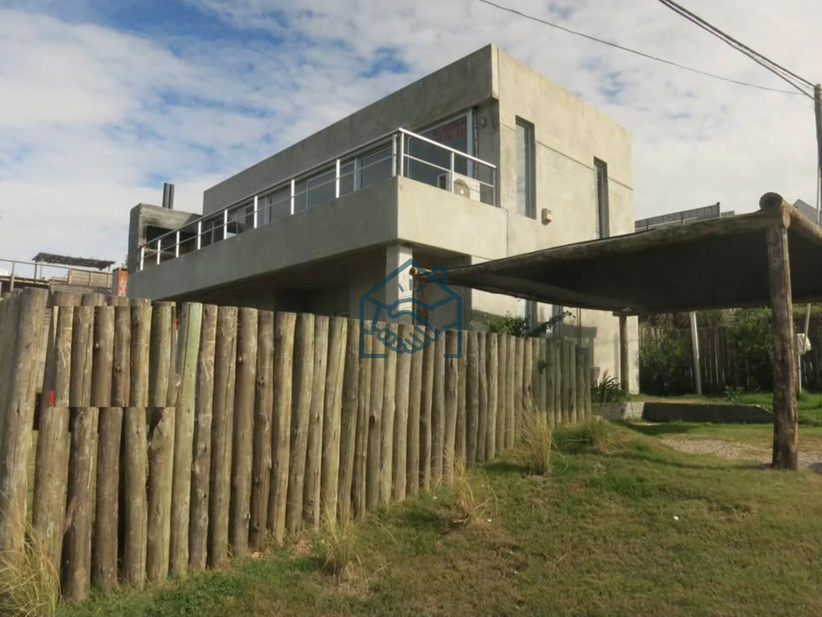 Casa ID.455/Chalet-de-moderno-diseño-a-metros-del-mar. - Chalet de moderno diseño a metros del mar.