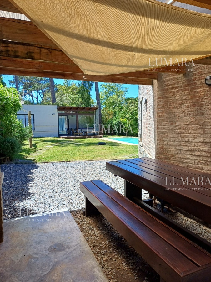 Casa ID.537 - Chalet con moderno diseño en Montoya
