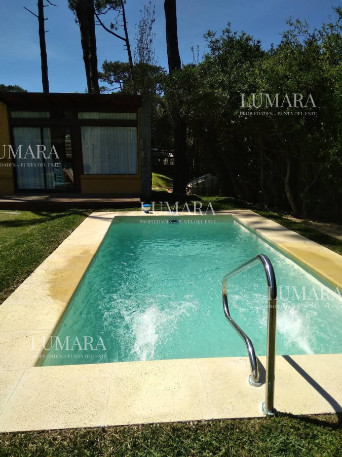 Casa ID.537 - Chalet con moderno diseño en Montoya
