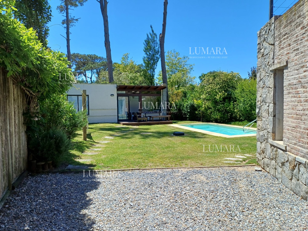 Casa ID.537 - Chalet con moderno diseño en Montoya
