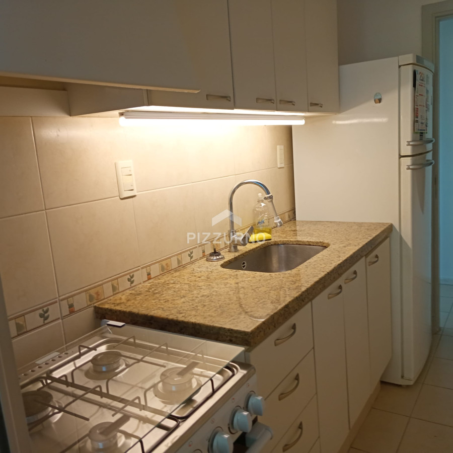 Apartamento Ref.576 - Sobre Reconocida avenida. 