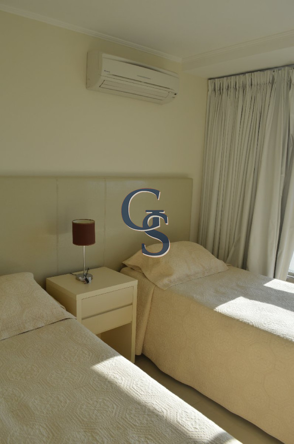 Apartamento ID.292880 - Piso alto con amplios y luminosos ambientes.