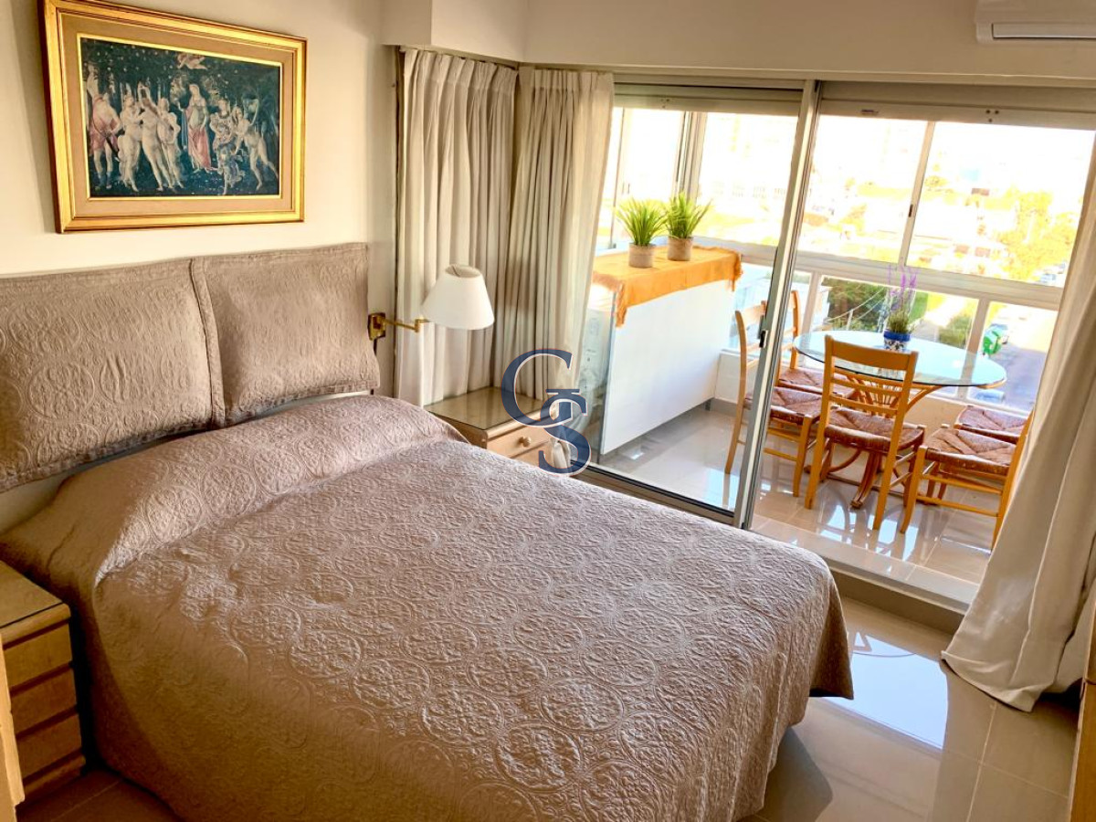 Apartamento ID.290296 - A pasos de Playa Mansa y Playa Brava. Próximo a la Península.