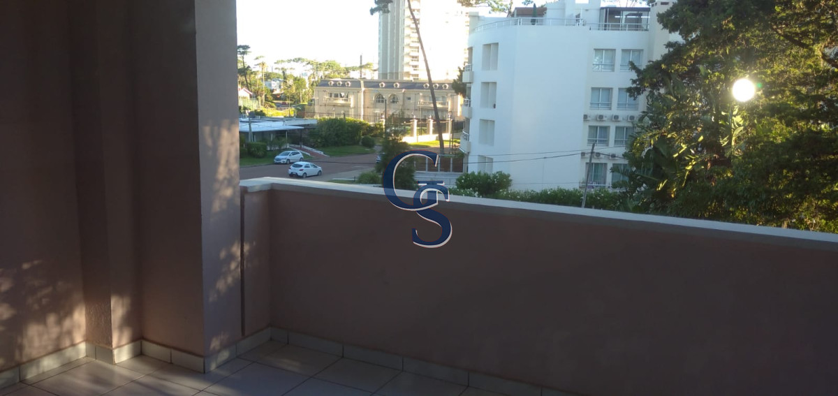 Apartamento ID.663 - A metros de Playa Mansa