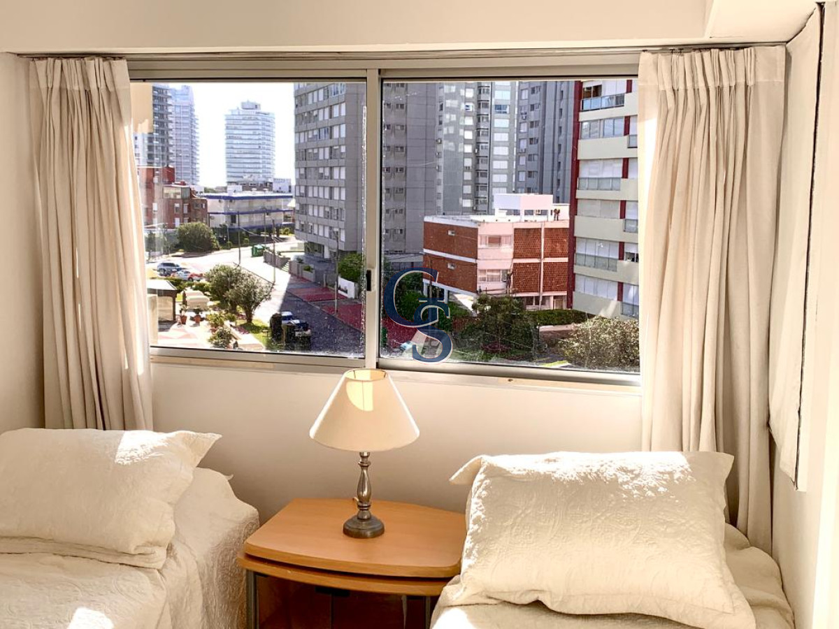 Apartamento ID.290296 - A pasos de Playa Mansa y Playa Brava. Próximo a la Península.