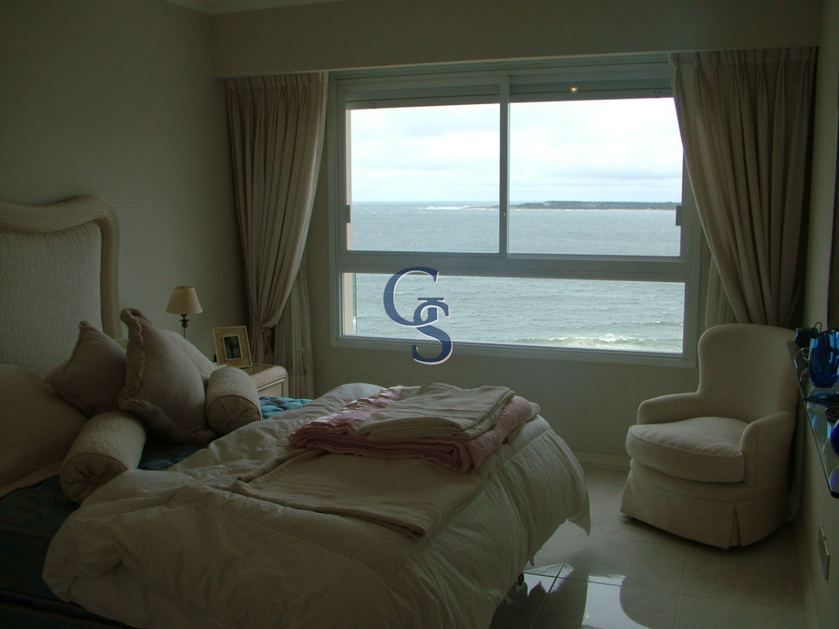 Apartamento ID.20281 - Apartamento en CORAL TOWER,  En Venta, Mansa, Punta del Este, 3 Dormitorios.