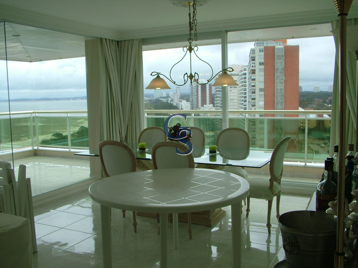 Apartamento ID.20281 - Apartamento en CORAL TOWER,  En Venta, Mansa, Punta del Este, 3 Dormitorios.