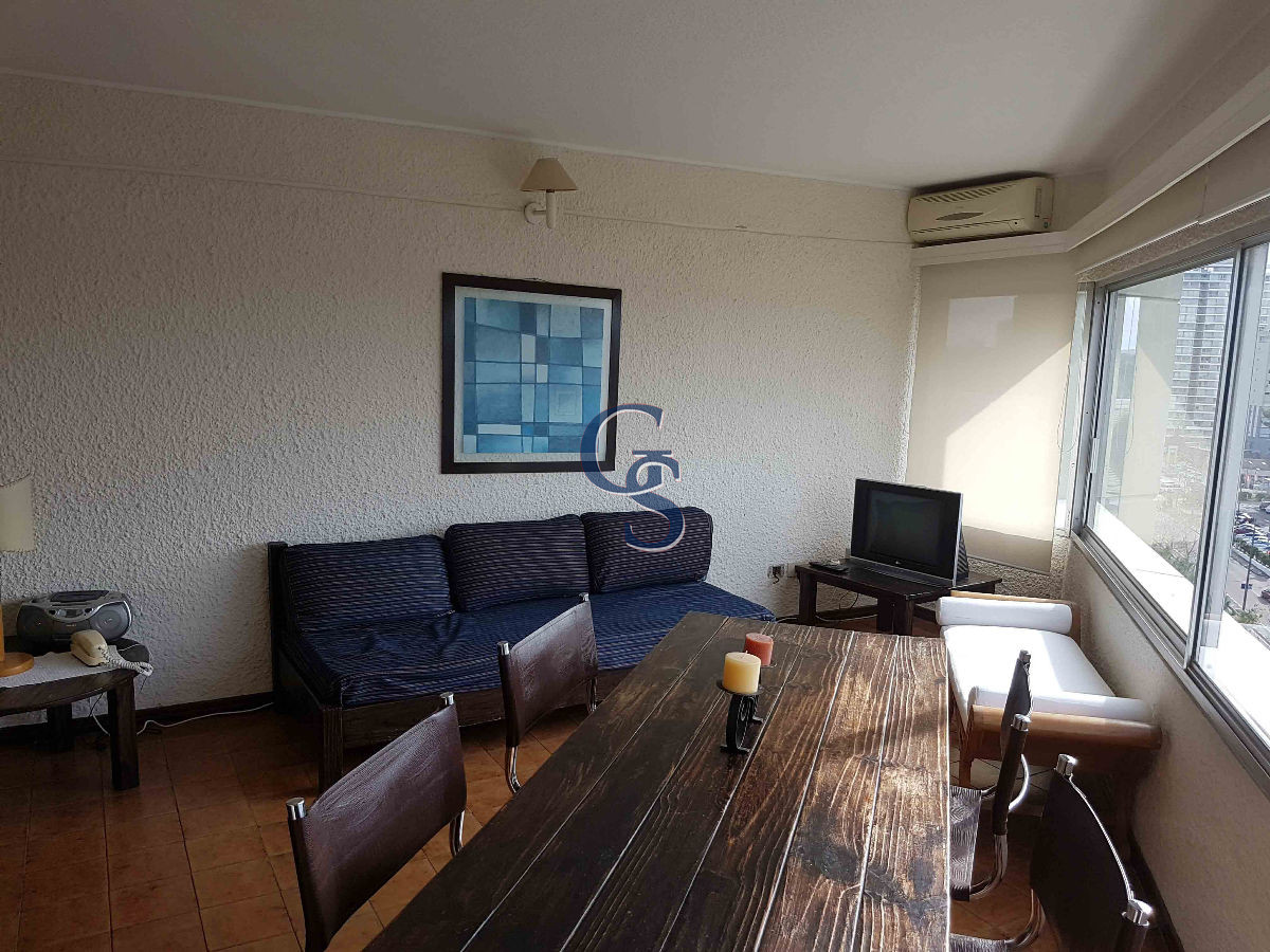 Apartamento ID.293047 - Sobre reconocida avenida.