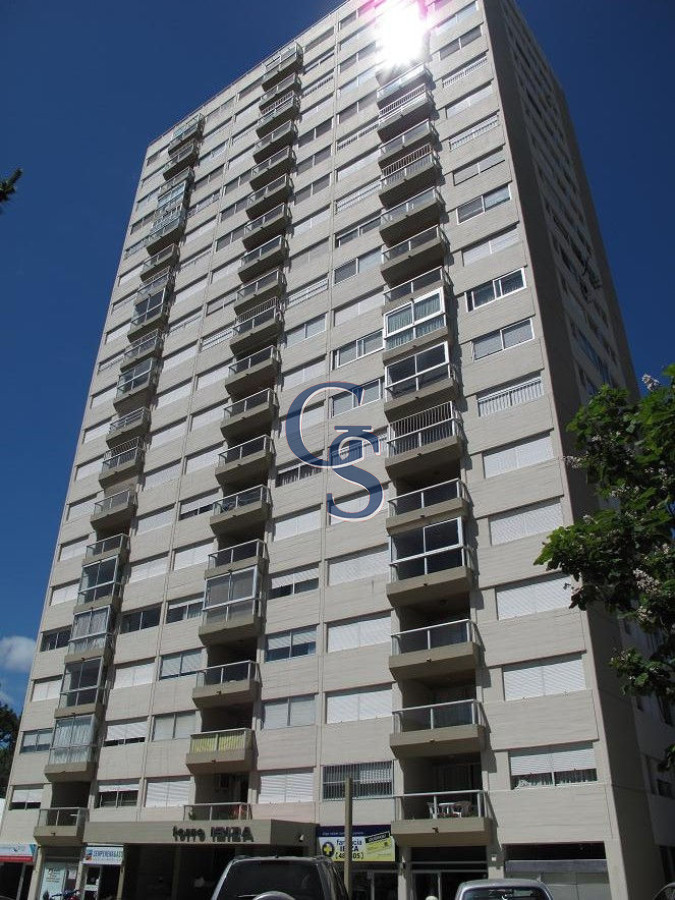 Apartamento ID.922 - Sobre reconocida avenida.