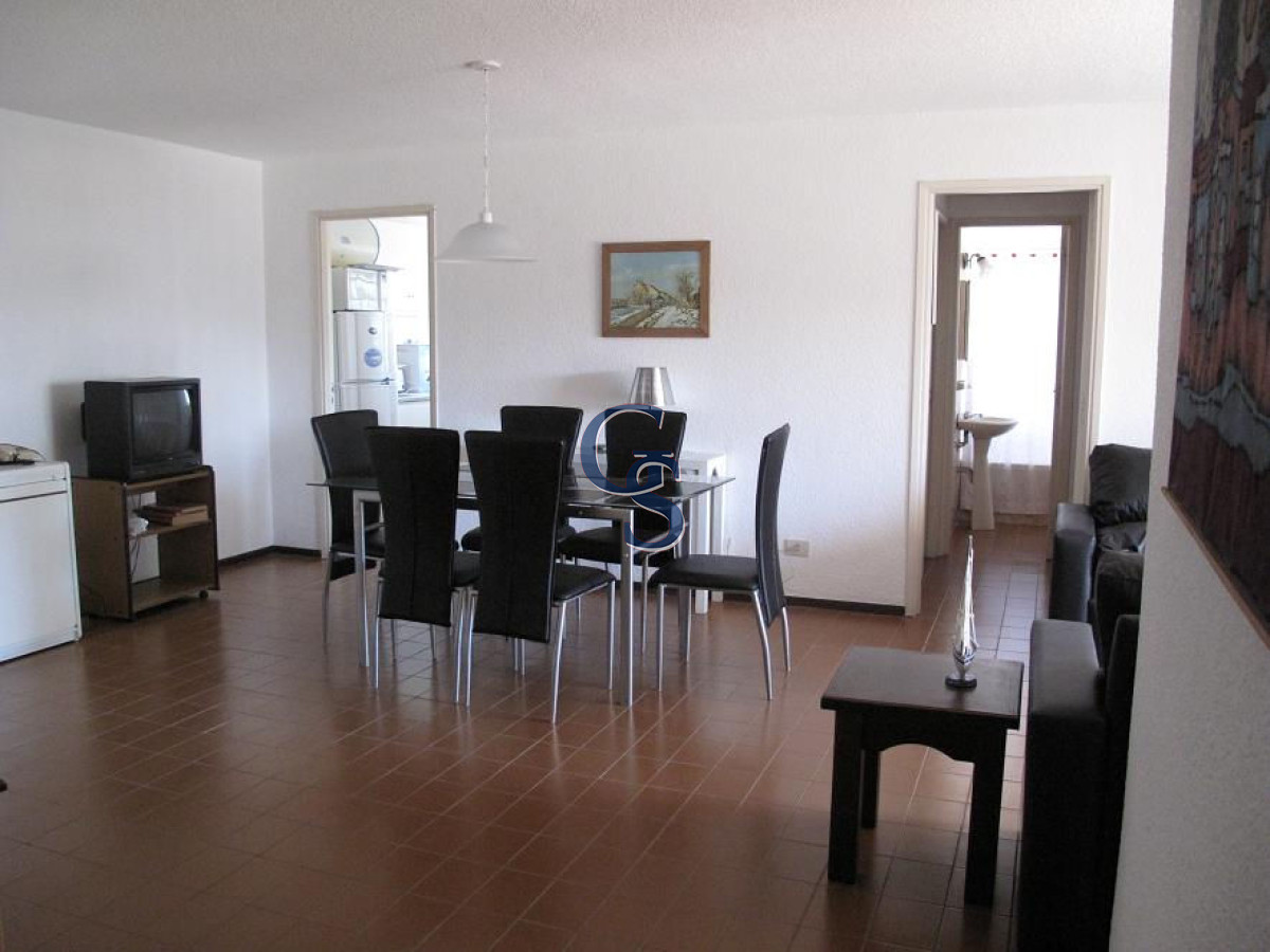 Apartamento ID.922 - Sobre reconocida avenida.