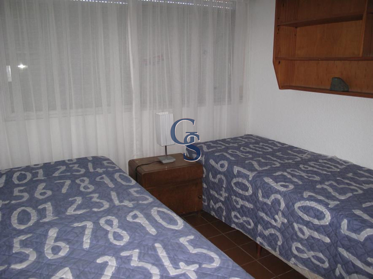Apartamento ID.922 - Sobre reconocida avenida.