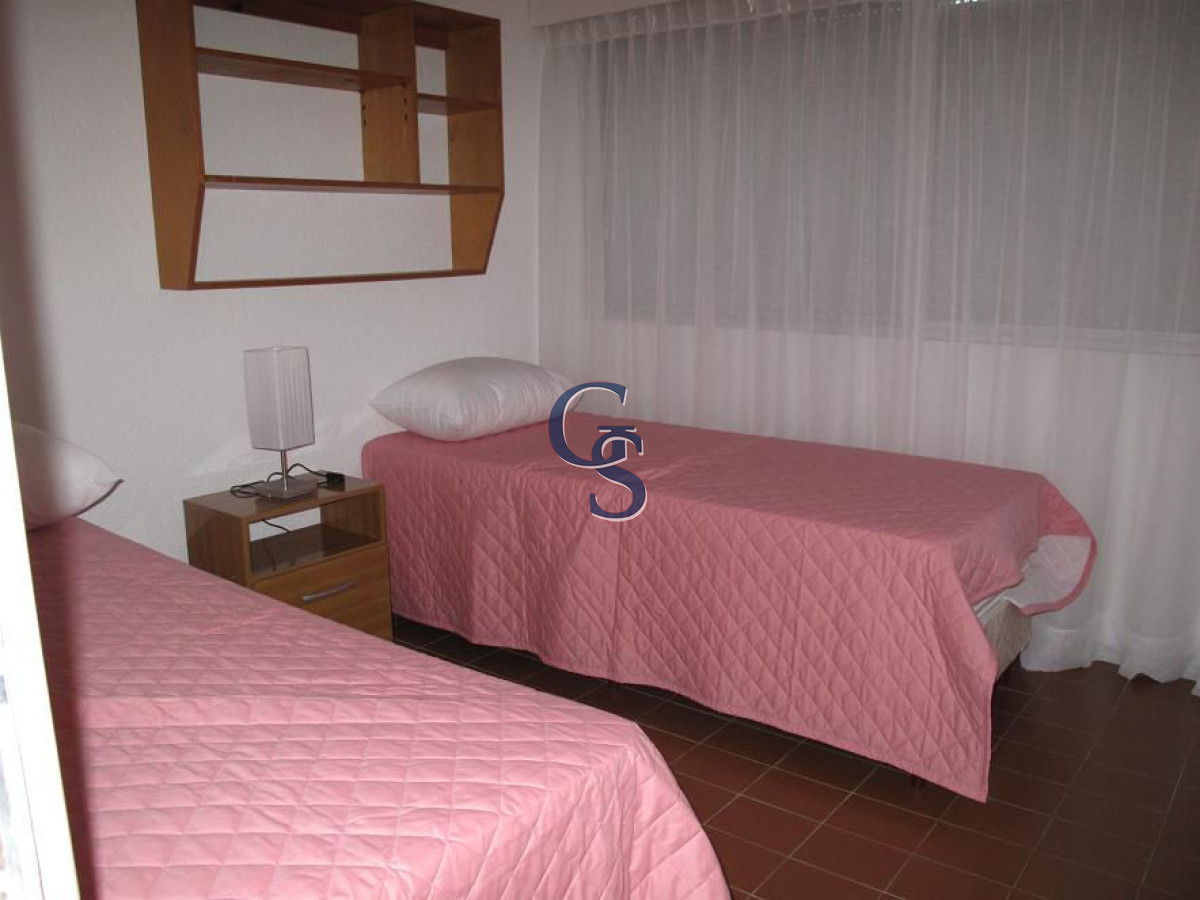 Apartamento ID.922 - Sobre reconocida avenida.
