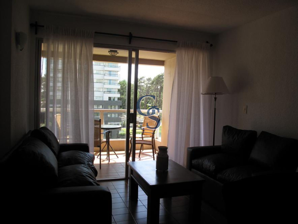 Apartamento ID.922 - Sobre reconocida avenida.