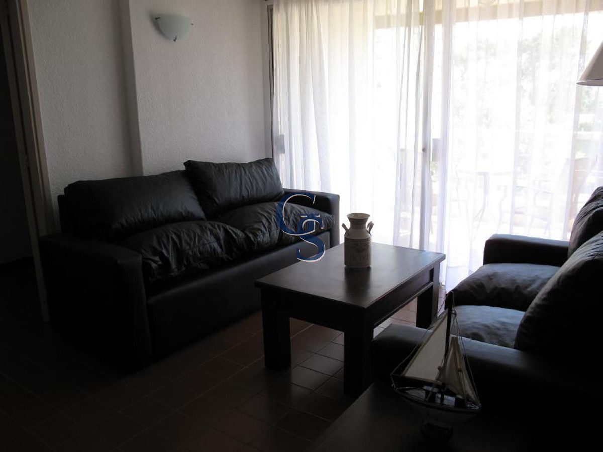 Apartamento ID.922 - Sobre reconocida avenida.