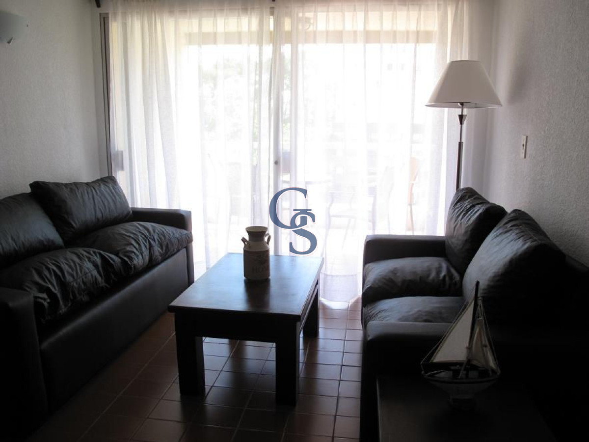 Apartamento ID.922 - Sobre reconocida avenida.