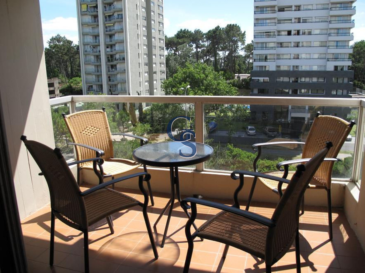 Apartamento ID.922 - Sobre reconocida avenida.