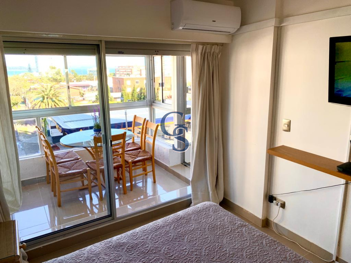 Apartamento ID.290296 - A pasos de Playa Mansa y Playa Brava. Próximo a la Península.